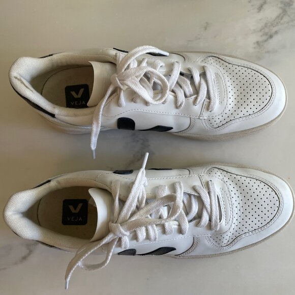 Veja Women V-10 Sneakers in white and black leather, Size 10 - Picture 4 of 10
